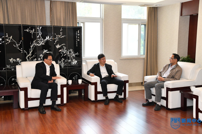 XCB_1748-1.jpg XCB_1748-1.jpg